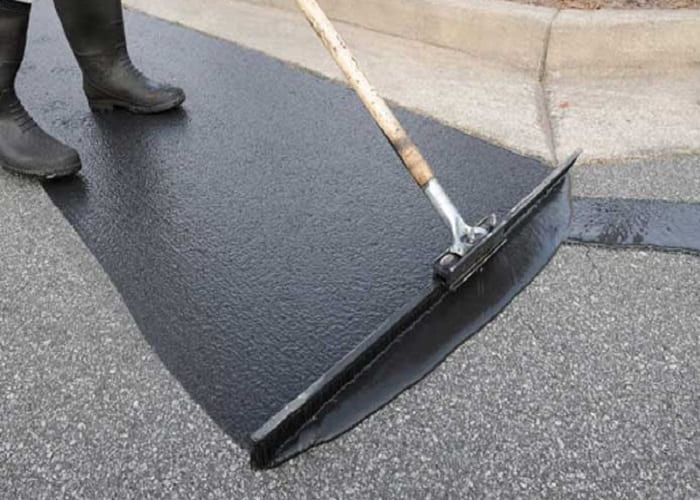 Use of modified asphalt with Gilsonite